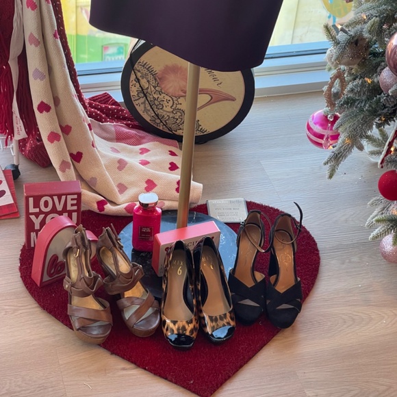 Purple Bell Curve Sleeve Dress - Picture 2 of 3